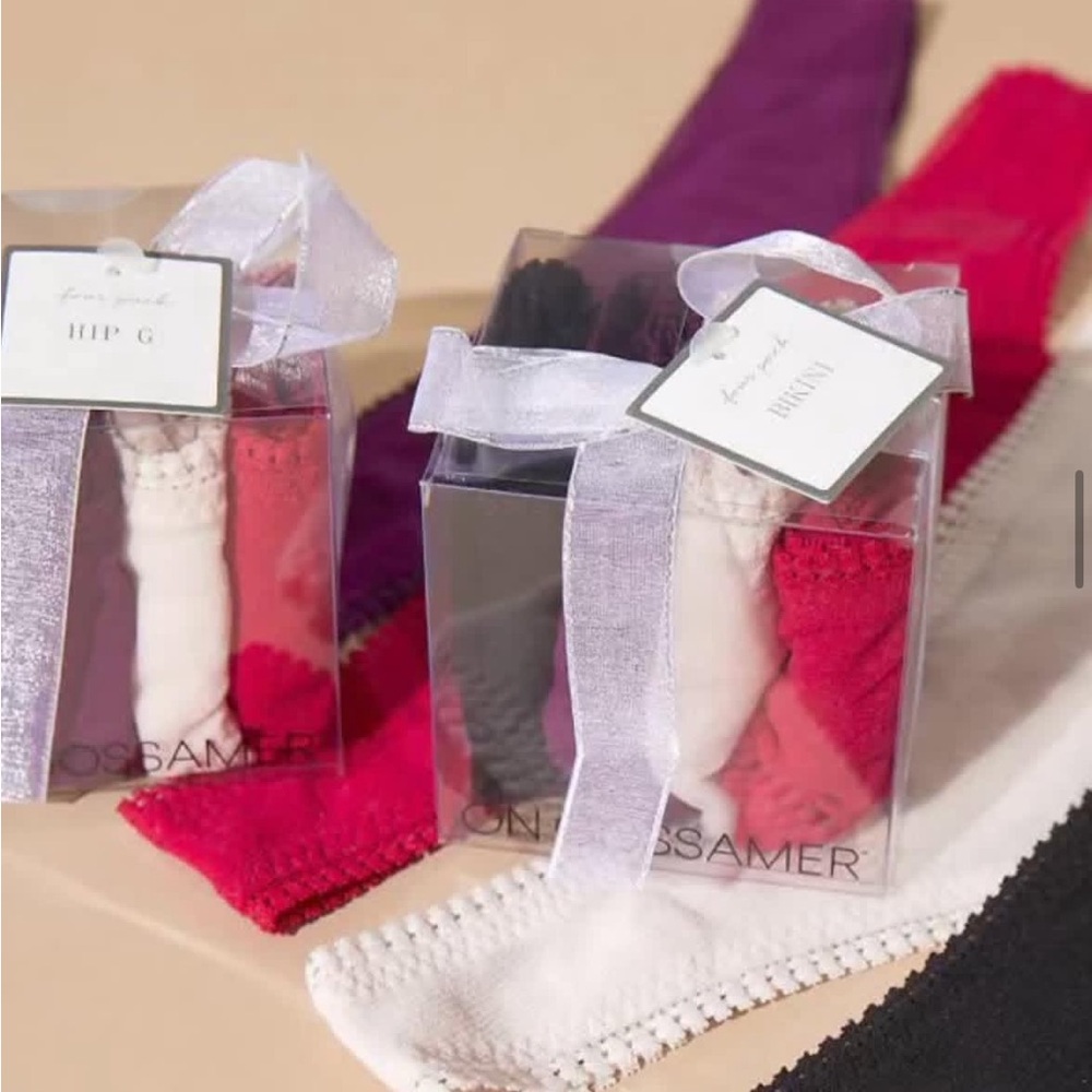 NWT -On Gossamer 4 pack Women's Hip G Thong Set